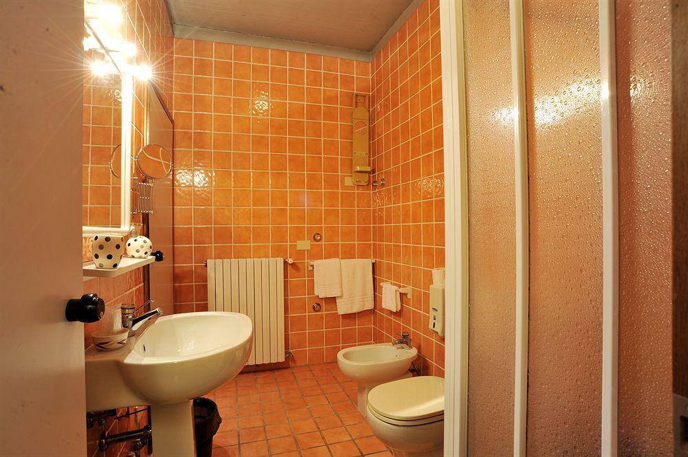 Hotel Cristallo Barga Fornaci di Barga Exterior photo