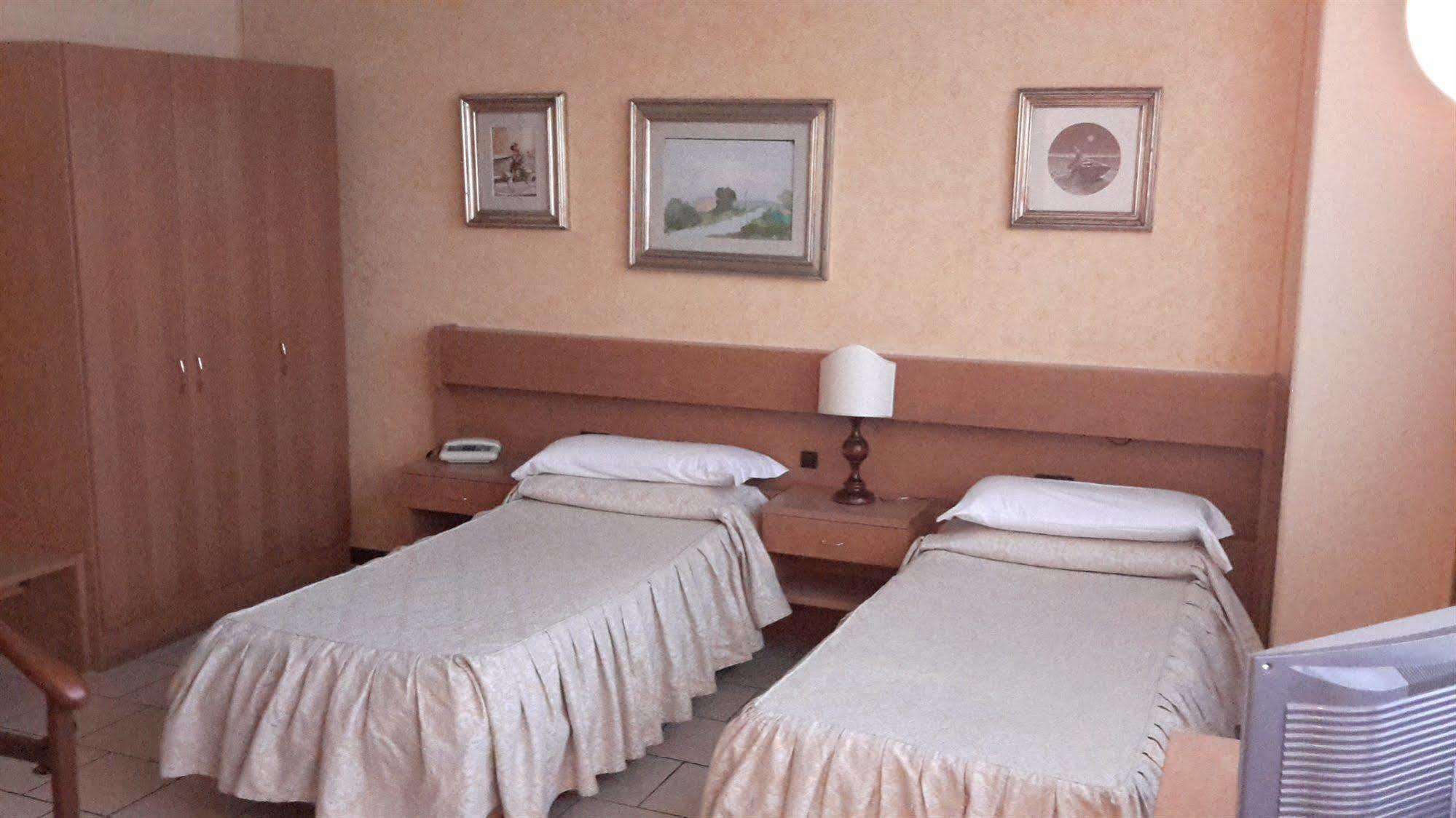 Hotel Cristallo Barga Fornaci di Barga Exterior photo